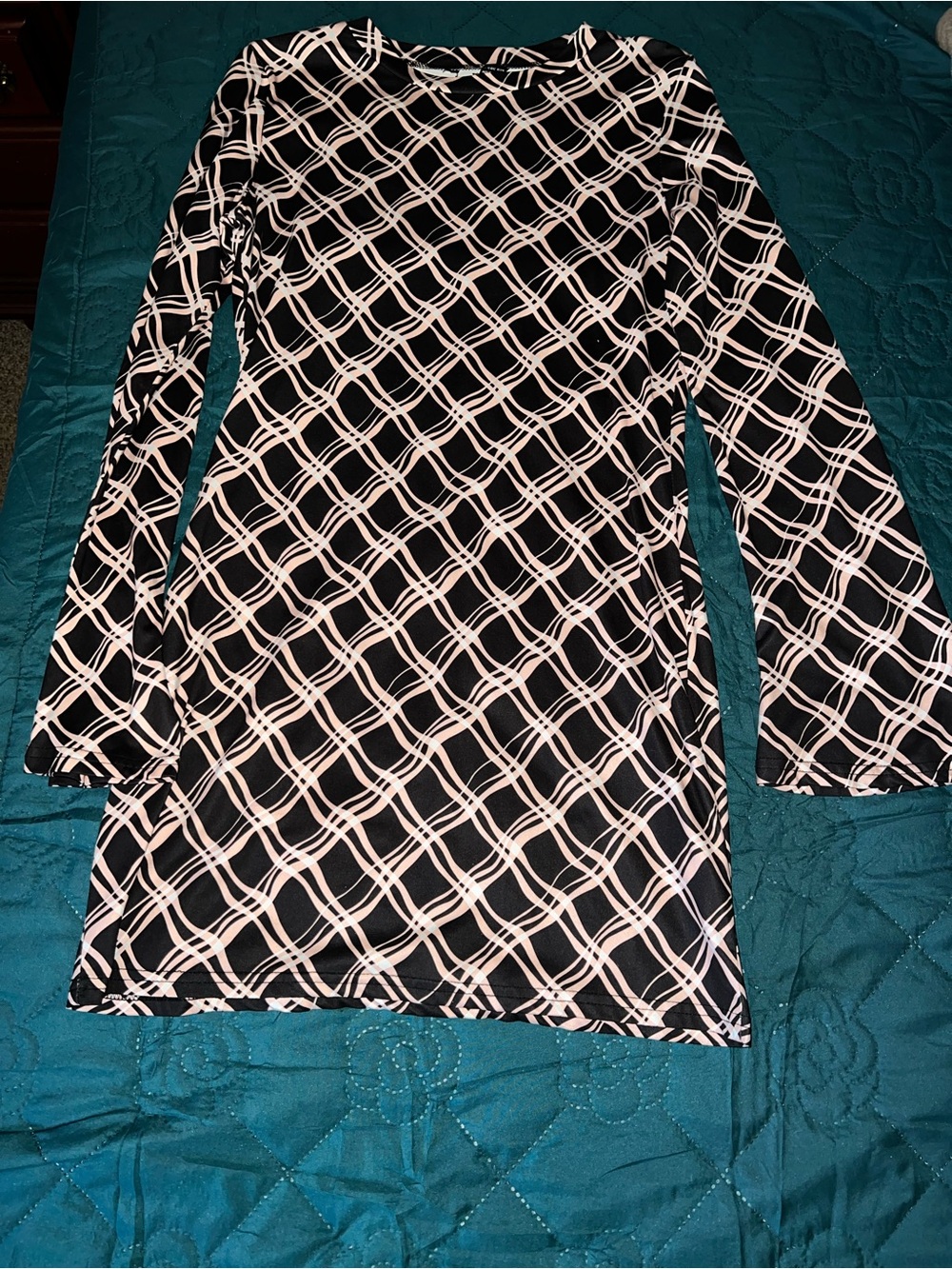 Black and Cream Short Dress Long-Sleeve Women's